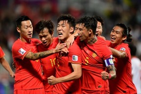 米乐m6-足坛赛场人气火爆，球队竞争激烈拼搏的简单介绍