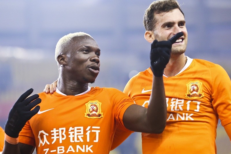 绿城与新疆雪豹交锋：要争胜不惧敌